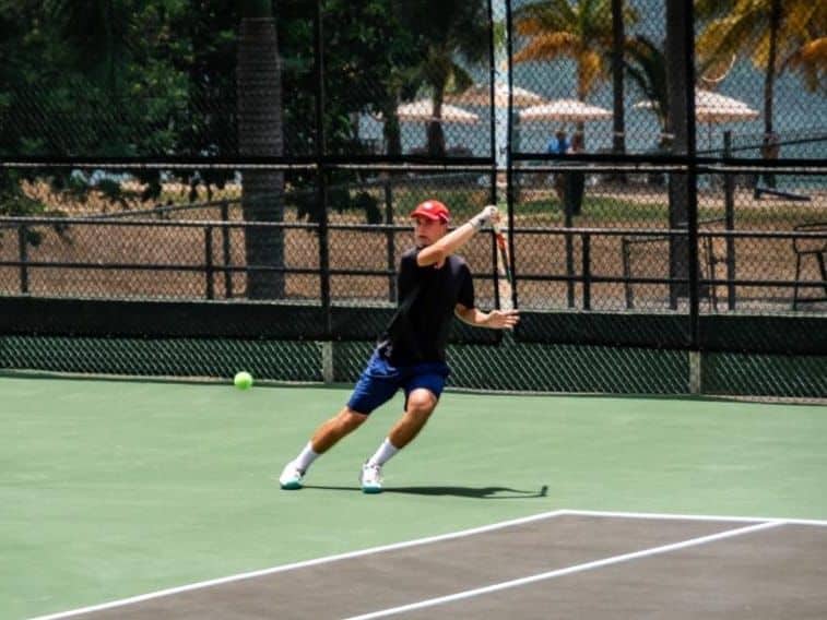 Who is leading the race to compete at the 2023 ITF Junior Finals?